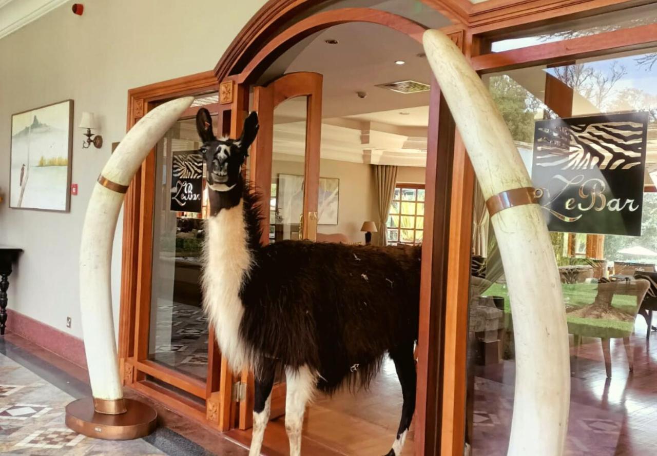 Fairmont Mount Kenya Safari Club Hotel แนนยูกี ภายนอก รูปภาพ